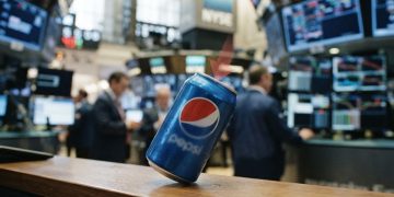 消費需求疲軟拖累 百事公司財測下修股價應聲下滑