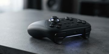 8BitDo Ultimate 2C 電競手把限時下殺 千元內享磁感應搖桿