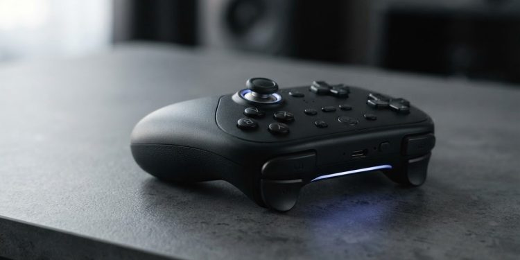 8BitDo Ultimate 2C 電競手把限時下殺 千元內享磁感應搖桿