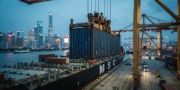 中國汽車出口首破百萬輛大關 上半年對歐貿易順差創紀錄