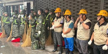 第四作戰區偕同後備 投入安南大火災後復原