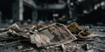 日本零售商員工震後護鈔身亡 公司認錯：不值得人命