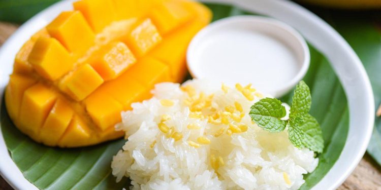 台中泰式甜點將道地的泰國小吃 糖絲春捲、香蕉煎餅與芒果糯米飯帶進一中商圈!