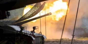 陸軍43砲驗證M110A2自走砲「打了就跑」實彈射擊