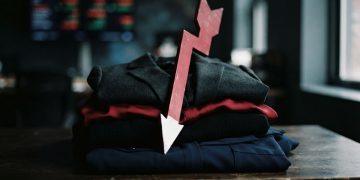 訂閱戶下滑、現金需求夾擊 Rent the Runway 股價探底