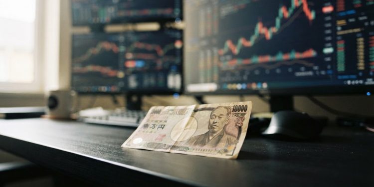 日圓反彈後仍有壓？摩根大通預警美元兌日圓下探 156.50 關卡