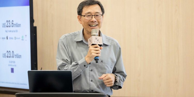 政大EMBA校友會匯聚產業領袖解析AI實戰論壇揭密：金融、製造、科技龍頭的第一線實戰學