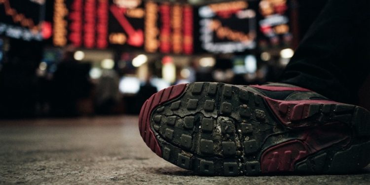 Nike 跌出標普百大指數 逾七成市值蒸發揭示品牌挑戰