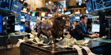 美國比特幣 ETF 8 月吸金 35 億美元 貝森特政策與川普喊話成關鍵