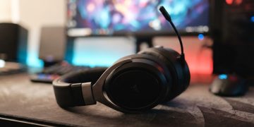 美商海盜船 HS65 電競耳機特價 59.99 美元 入門玩家音效升級