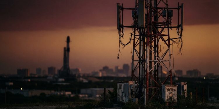 Verizon 股價昨日重挫 6%：SpaceX 搶頻譜與會計虧損雙重打擊