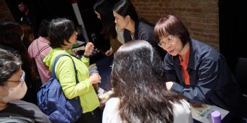 從「我」到「我們」 給照顧者的療癒劇場陪伴照顧者走出孤島