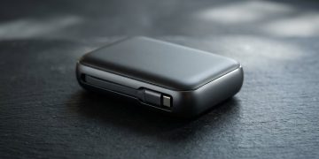 高功率行動電源市場新選擇：Stuffcool 印度推出 100W 內建伸縮線產品