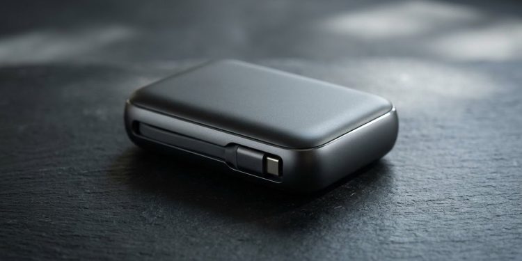 高功率行動電源市場新選擇:Stuffcool 印度推出 100W 內建伸縮線產品