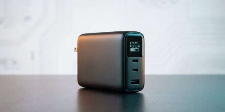 Anker推智慧充電器搭「關懷模式」 延筆電電池壽命40%