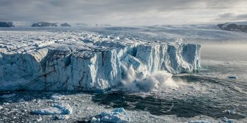 極地冰層44年流失逾11兆噸 冰川加速入海致海平面上升