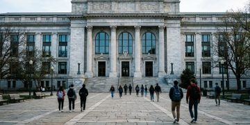 美國擬收高額簽證費恐阻 STEM 人才留美 產業競爭力面臨威脅