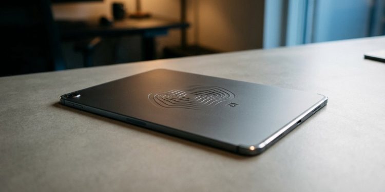 微軟傳推平價 Surface 裝置 AMD Sound Wave 晶片獲點名