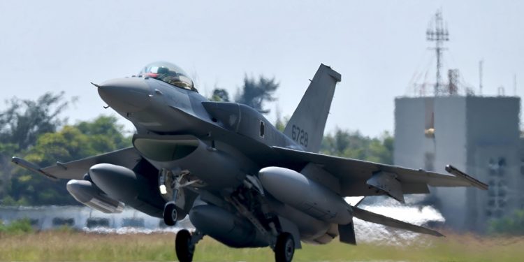 影/睽違29年空軍首批2架F-16V Block70抵台