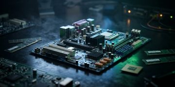 全球PC出貨量驟降21% 零組件漲價抑制消費需求