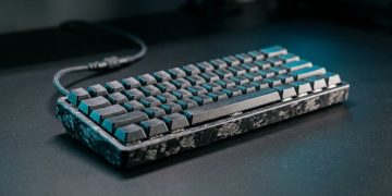 Keychron 推 Carbon 60 HE 8K 電競鍵盤 碳纖維機身搭 8K 輪詢率