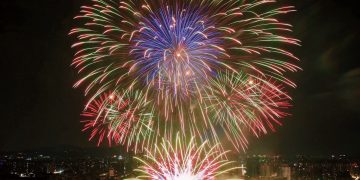 護國宮夜巡圓滿！回宮煙火300秒照夜空