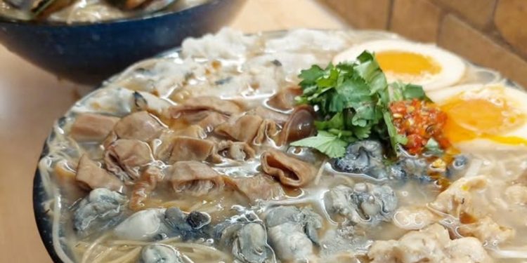 南屯人氣排隊美食：蚵仔、腸仔、雞肉羹一次滿足的美味麵線！