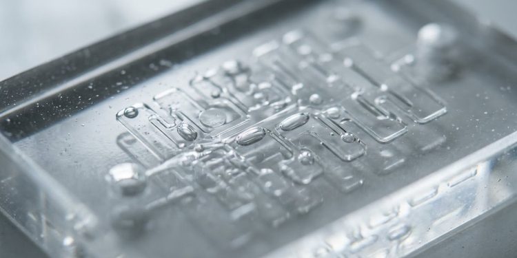 康乃爾大學微流控晶片新突破 操控氣泡利於精準藥物遞送