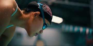何虹儀游進美國NCAA 船井高成長見證泳將逐夢路
