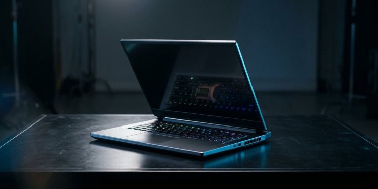 Tuxedo 發表新款電競筆電 搭載 RTX 5090 顯卡與 128GB 記憶體
